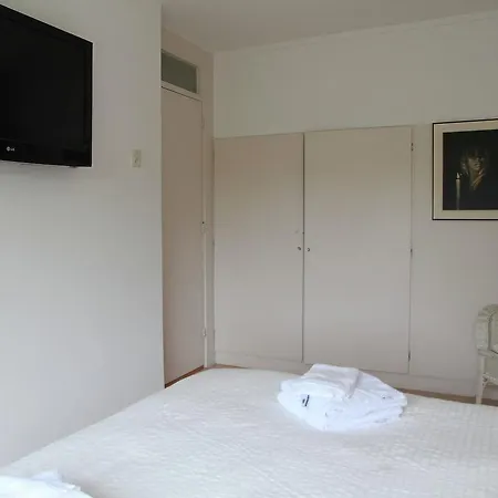 Spacious House With Garden In 펜션 *