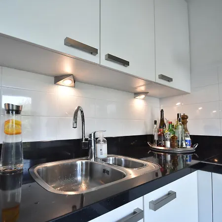 펜션 Spacious House With Garden In *