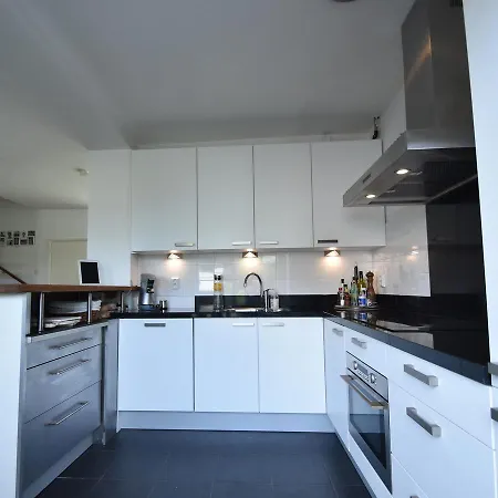 펜션 Spacious House With Garden In 베르겐