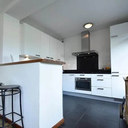 Spacious House With Garden In * 베르겐